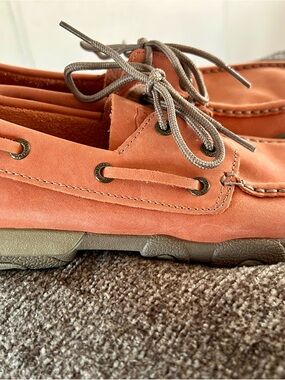 Twisted X Women's Coral Lace-Up Boat Flats with Taupe Laces